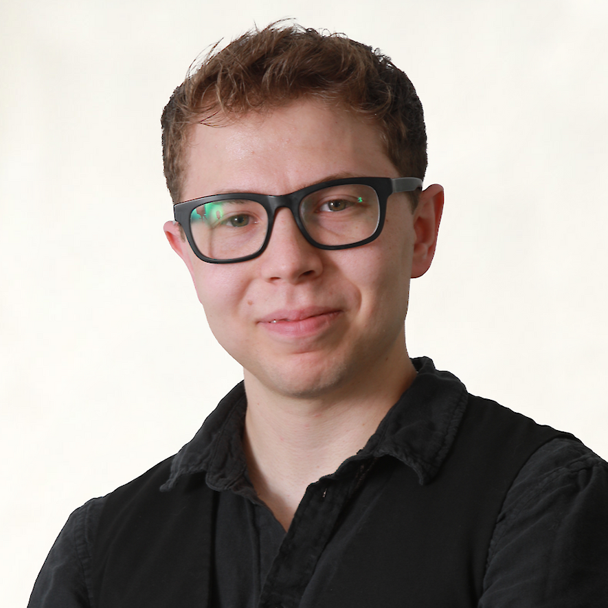 LUCA – Expert Stylist | FRISEURMEISTER | Zweithaarspezialist. Experte für Haarschnitte, Styling,  Volumen- und Welltechniken, Haarersatz, Zweithaar, Toupet- und Zweithaarsysteme sowie individuelle Typberatung.