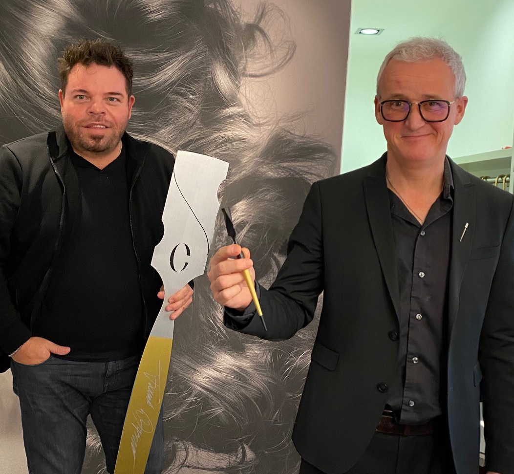 Calligraphy Cut Lizenz in GOLD - Hair by Specht