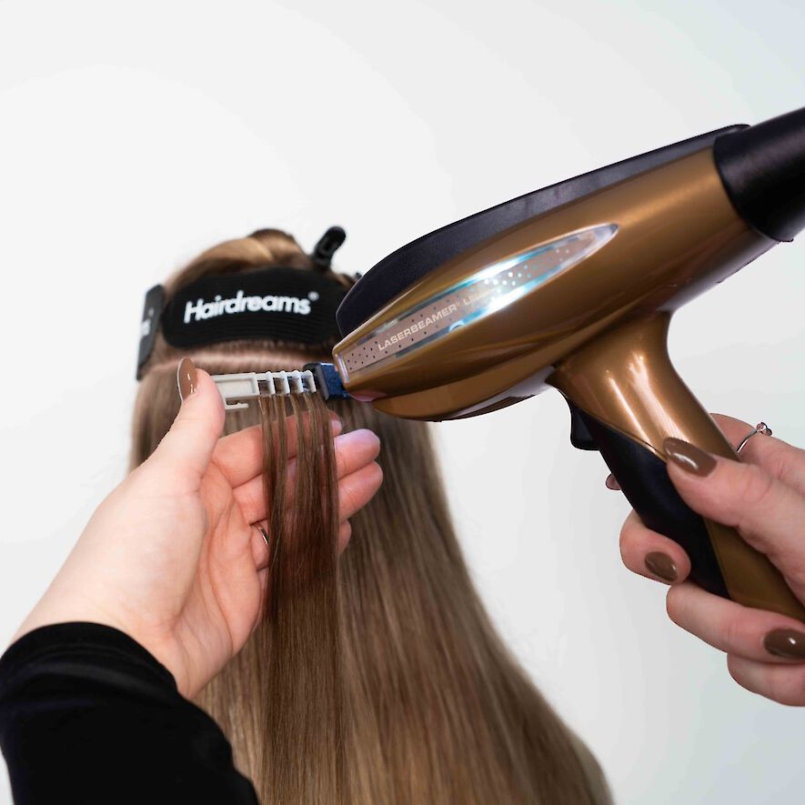 hairdreams-schritt-2-haarstraehnen-laden.jpg